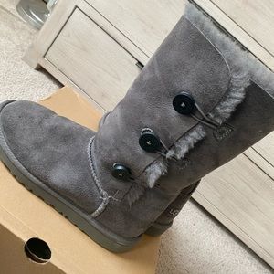three button gray ugg boots!